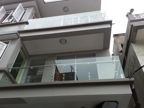 THI CÔNG LAN CAN CẦU THANG KÍNH TẠI ĐỨC HÒA, TÂY NINH