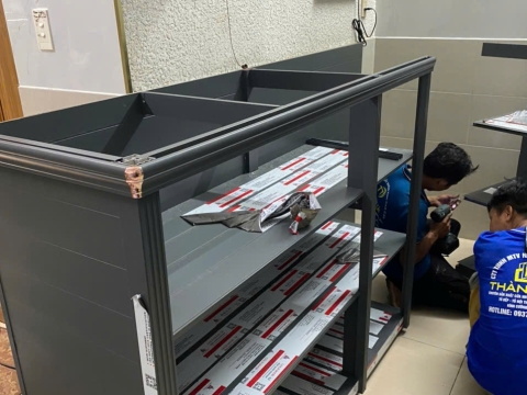 Lắp đặt Tủ chén nhôm nội thất công trình tại quận Bình Tân