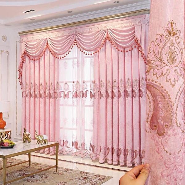 Rèm Nữ Hoàng Hoàng Gia Thêu Gấm Lộng Lẫy Cho Phòng Khách Biệt Thự