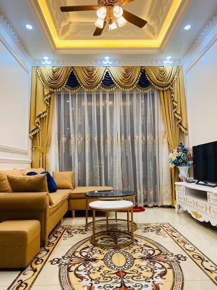 Đơn Vị Thi Công Lắp Đặt Rèm Cửa Cao Cấp Tại Đức Huệ