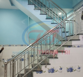Mẫu cầu thang sắt đẹp