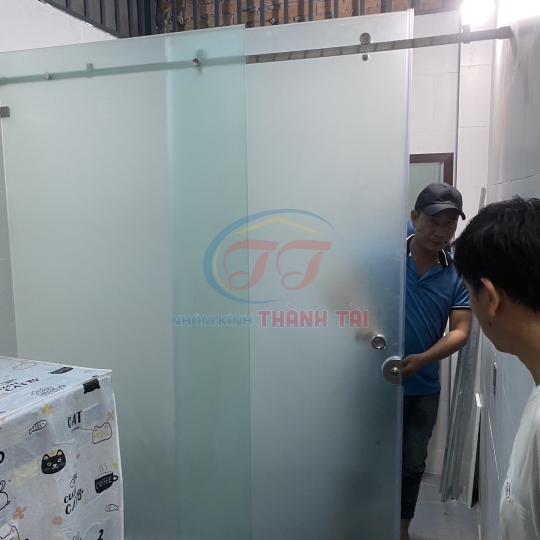 Cabin phòng tắm kính 10mm cường lực mờ a xít 2 mặt phụ kiện ionx304  tăng độ chắc chắn trong quá trình sử dụng 