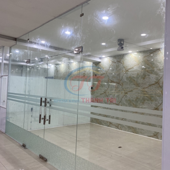 Thi công cửa kính cường giá tốt nhất Đức hoà-Long An