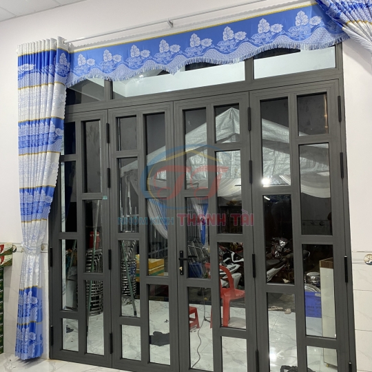 Cửa nhôm Xingfa 4 cánh chia ô 