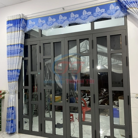 Cửa nhôm Xingfa 4 cánh chia ô 