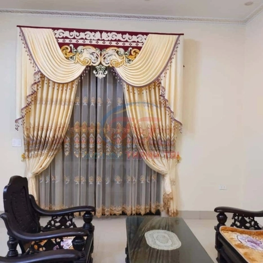 May Rèm Cửa Cổ Điển Tại Tân An, Long An