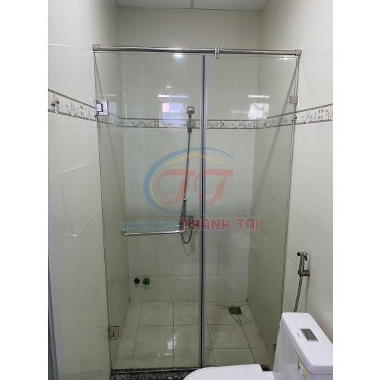 Capin phòng tắm kính lùa 10mm cường lực tạo k gian san trọng và đẳng cấp của khách hàng 