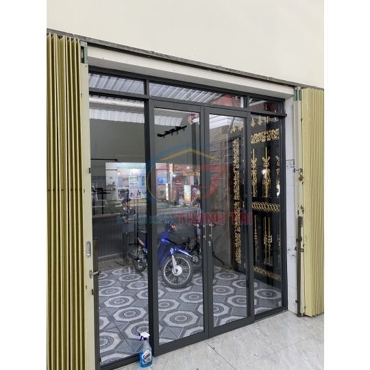 Vách ngăn văn phòng hệ nhôm 700 giá rẻ hạt dẻ cho các ace làm tiệm tóc, tiệm Spa, tiệm nail mới khỏi nghiệp và chuẩn bị khởi nghiệp 