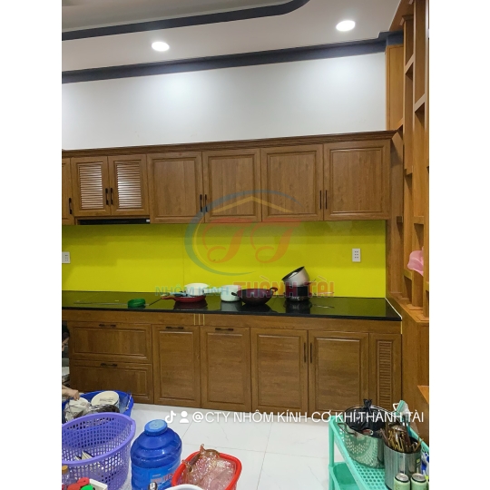 Tủ bếp nhôm Trường Thành cao cấp màu Vân gỗ Lim