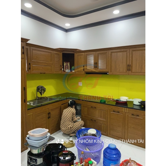 Tủ bếp nhôm Trường Thành cao cấp màu Vân gỗ Lim