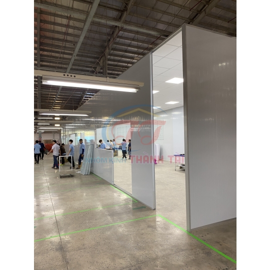 Vách ngăn văn phòng sử dụng tấm Panel giá rẻ