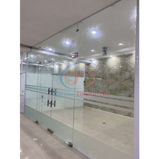 Thi công cửa kính cường giá tốt nhất Đức hoà-Long An