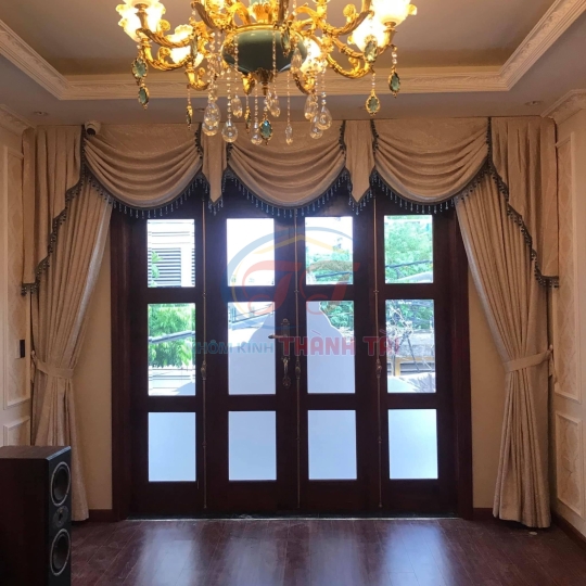 May Rèm Cửa Cổ Điển Tại Long An
