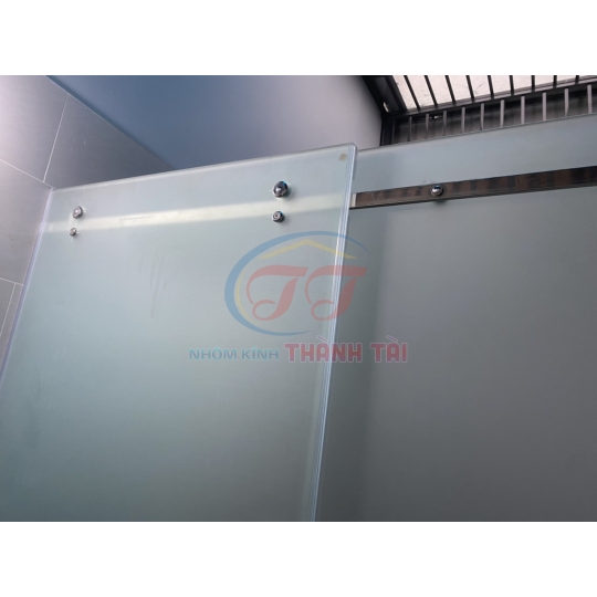 Capin phòng tắm kính cường lực dày 10mm