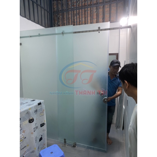 Capin phòng tắm kính cường lực dày 10mm